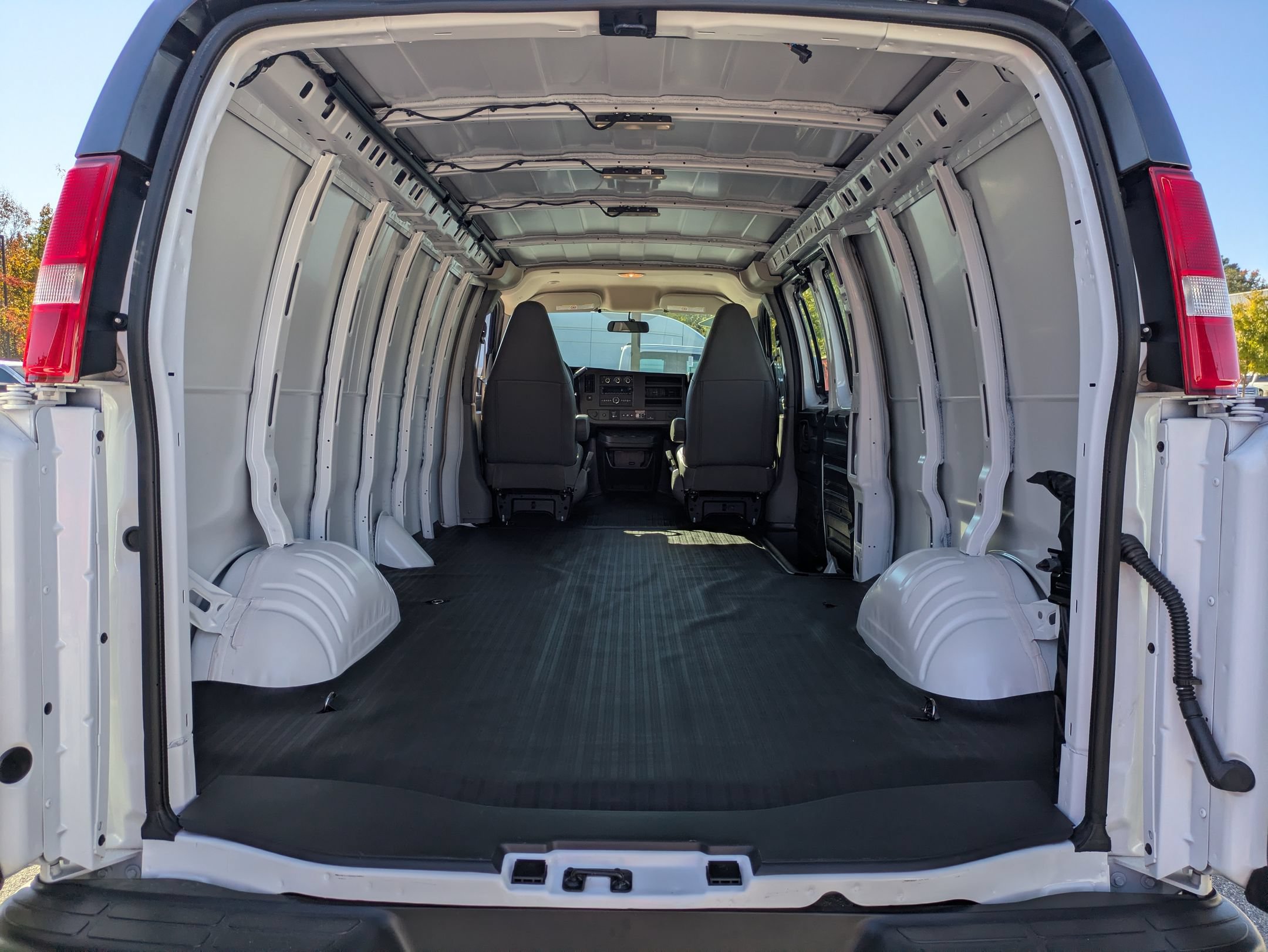 Used 2025 Chevrolet Express 3500 Extended w/ Driver Convenience Package RWD image 24