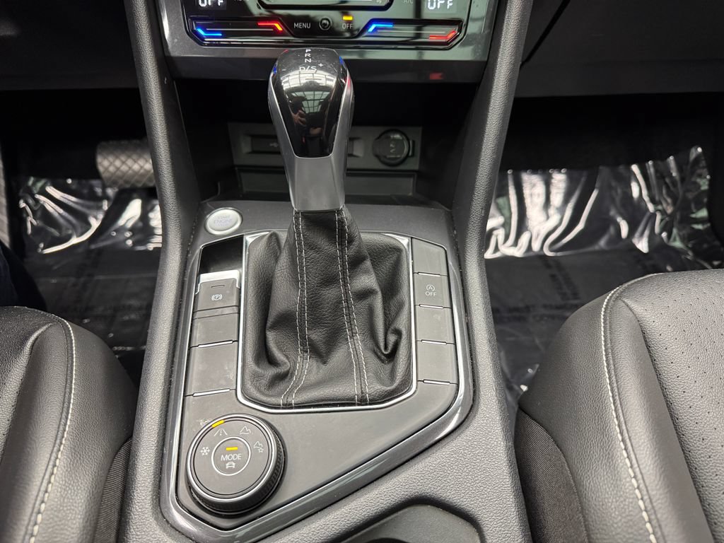 Used 2022 Volkswagen Tiguan SE AWD/4WD image 21