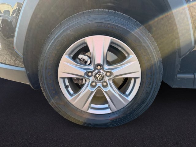 Used 2025 Toyota RAV4 XLE FWD image 29