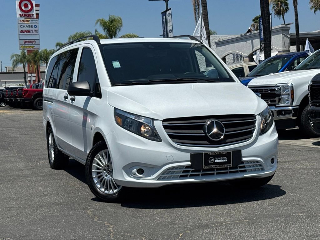 Used 2023 Mercedes-Benz Metris Passenger image 3