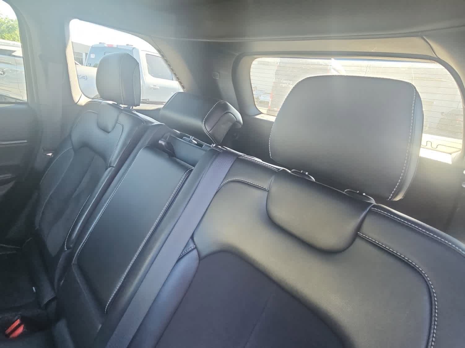 Used 2023 Jeep Grand Cherokee Altitude AWD/4WD image 12
