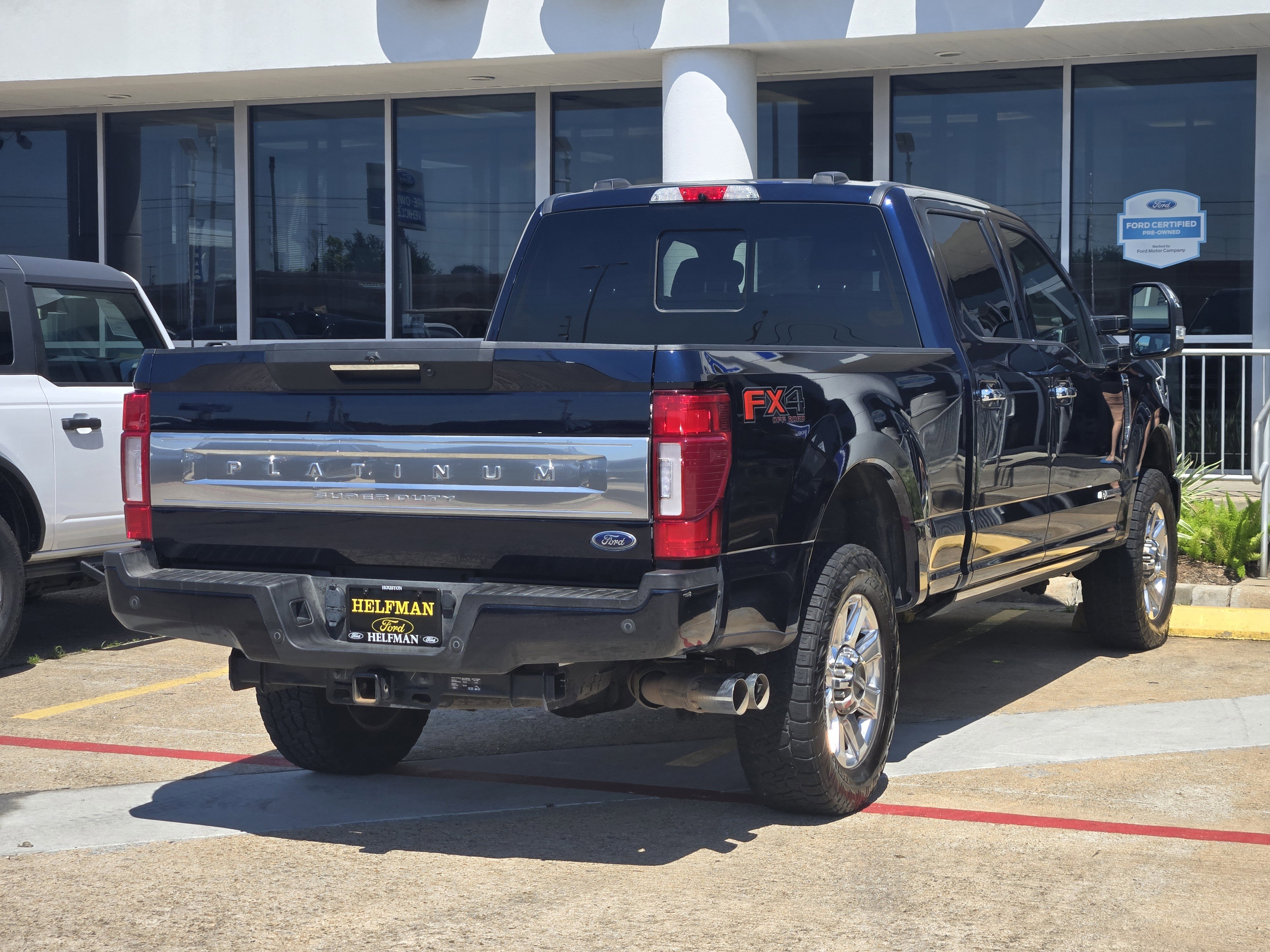 Certified 2022 Ford F250 Platinum w/ FX4 Off-Road Package AWD/4WD image 4