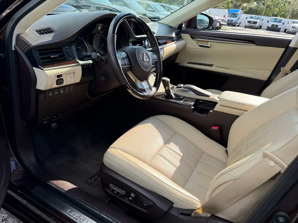 Used 2018 Lexus ES 350 w/ Luxury Package w/Wood Trim FWD image 11