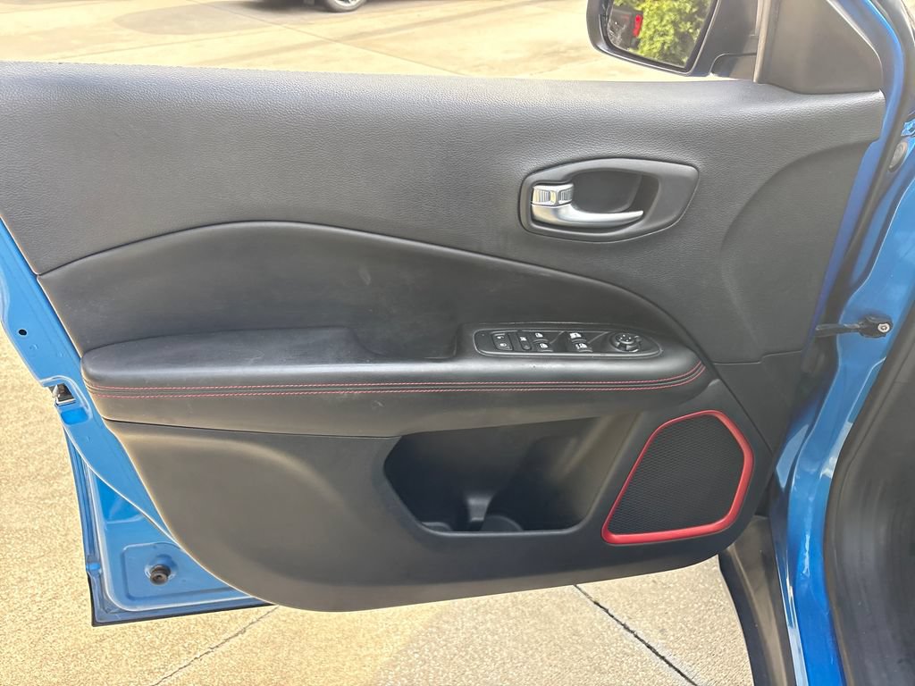 Used 2018 Jeep Compass Trailhawk w/ Popular Equipment Group AWD/4WD image 16