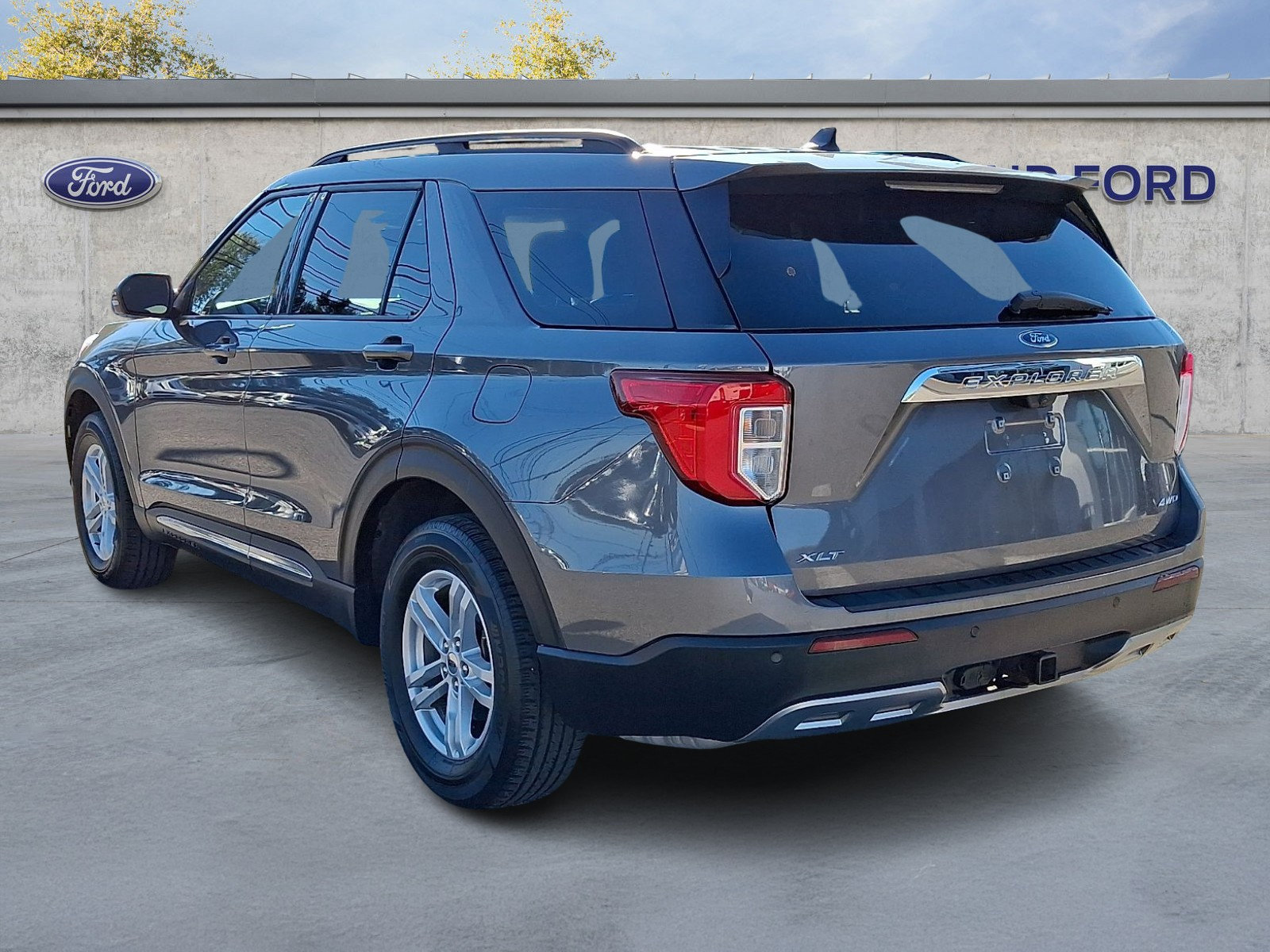 Certified 2023 Ford Explorer XLT w/ Equipment Group 202A AWD/4WD image 4