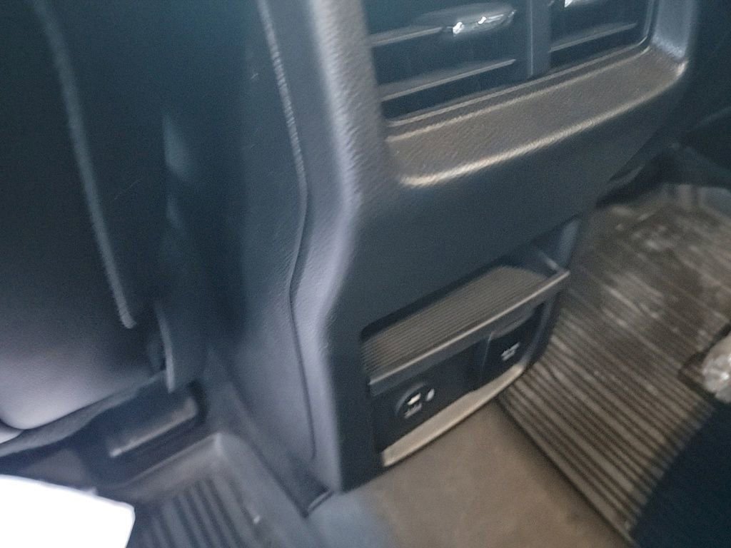 Certified 2022 Ford Edge ST-Line w/ Class II Trailer Tow Package image 32