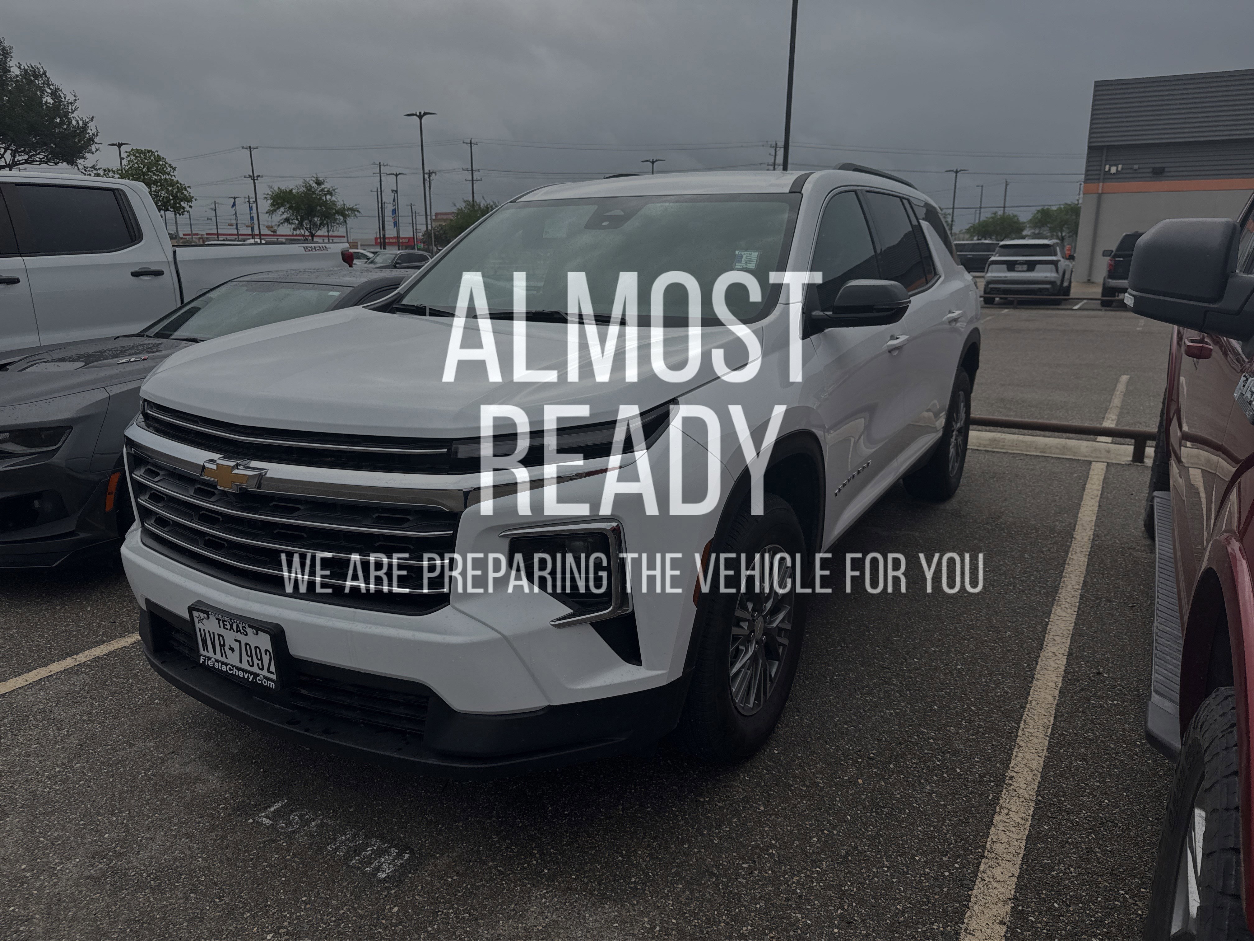 Used 2025 Chevrolet Traverse LT FWD image 1