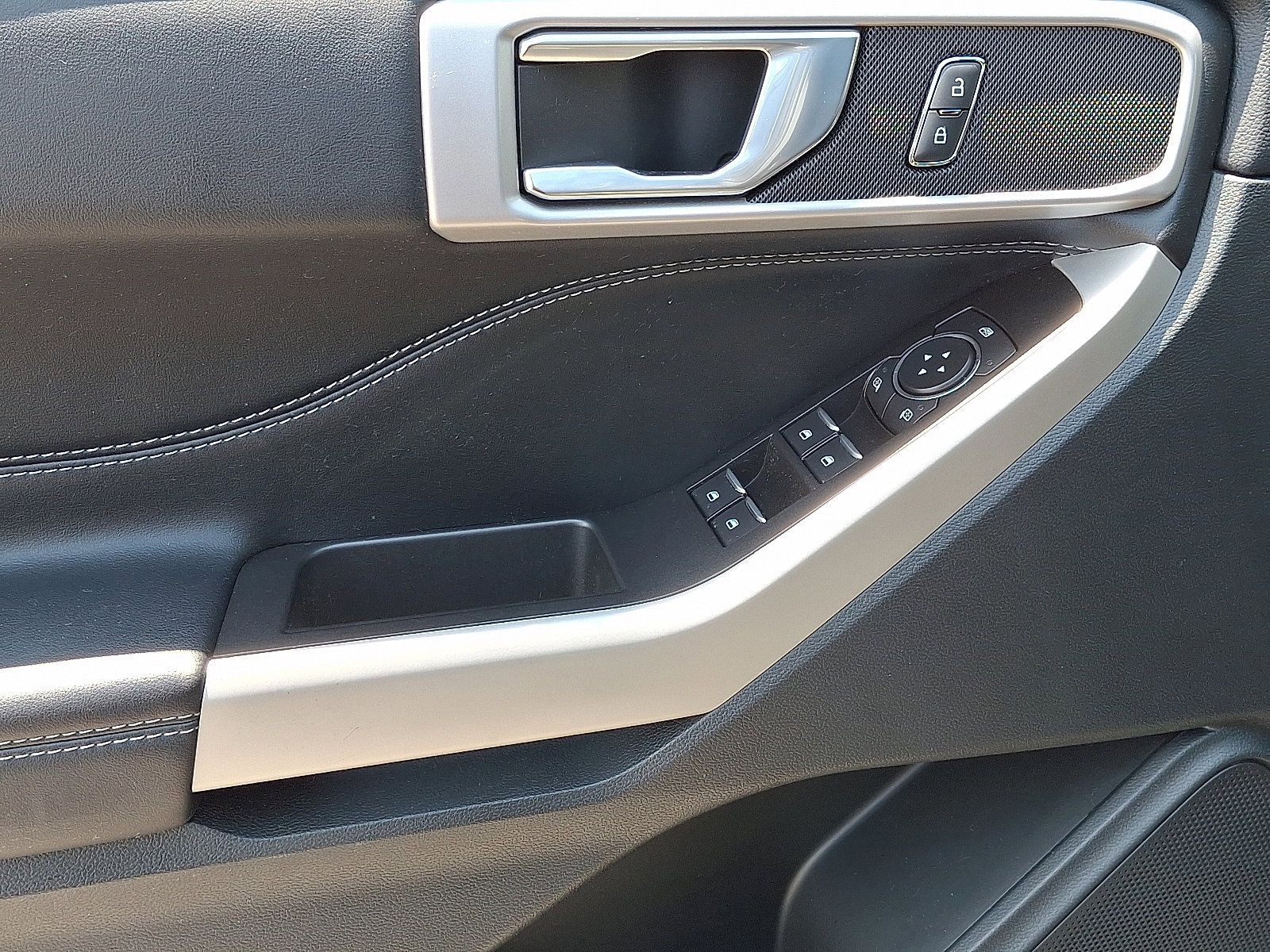 Certified 2022 Ford Explorer XLT image 12