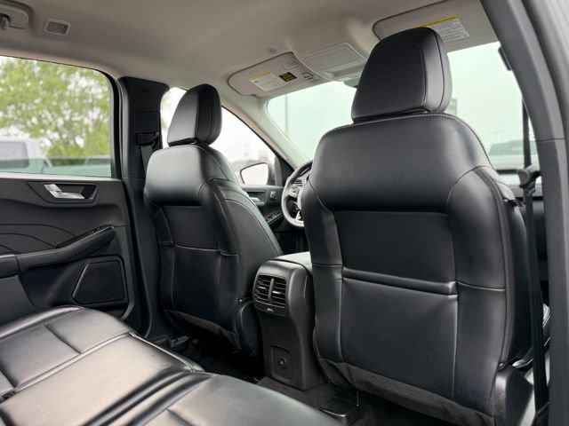 Certified 2025 Ford Escape Platinum AWD/4WD image 17