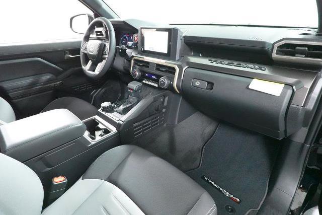 Used 2025 Toyota Tacoma TRD Sport AWD/4WD image 30