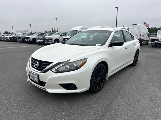 Used 2017 Nissan Altima 2.5 SR w/ Midnight Edition Package FWD image 2