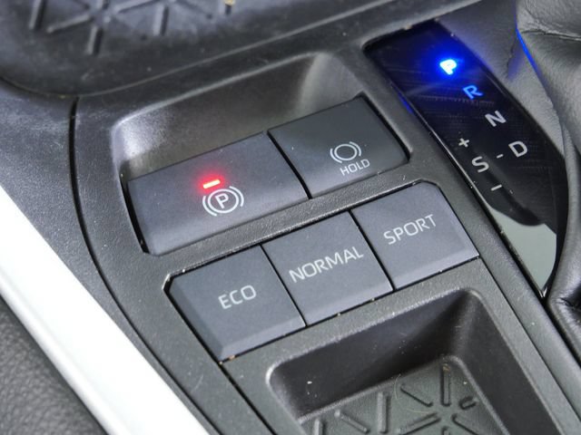 Used 2021 Toyota RAV4 LE w/ Carpet Mat Package (TMS) FWD image 31