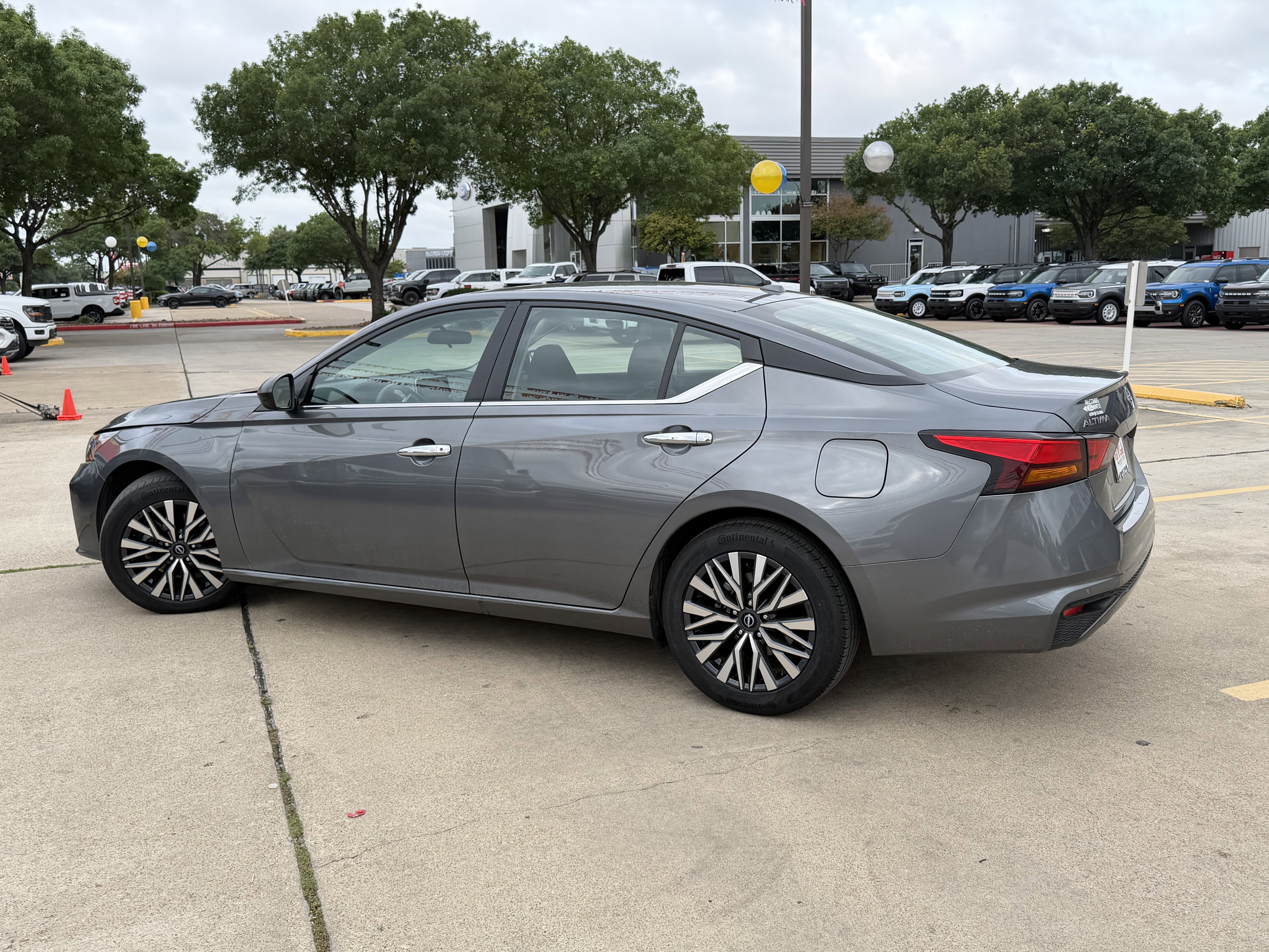 Used 2025 Nissan Altima 2.5 SV FWD image 9