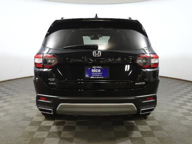 Used 2024 Honda Pilot Touring image 3