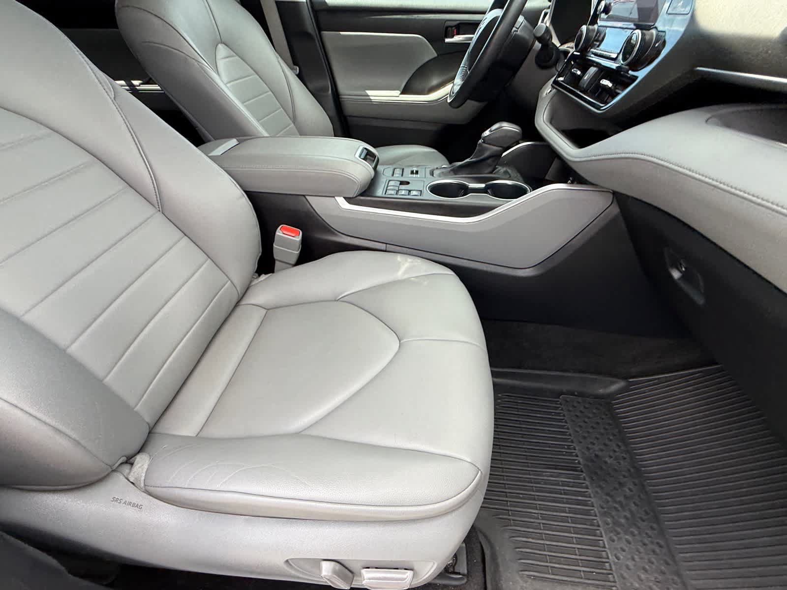Used 2023 Toyota Highlander XLE AWD/4WD image 10
