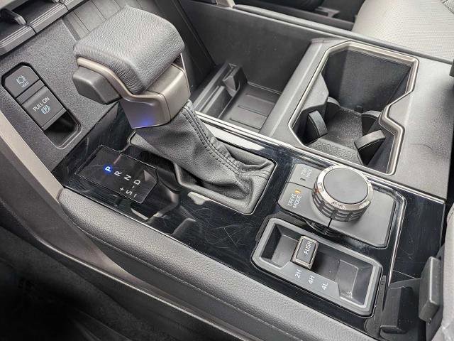 Used 2025 Toyota Tundra Limited AWD/4WD image 25