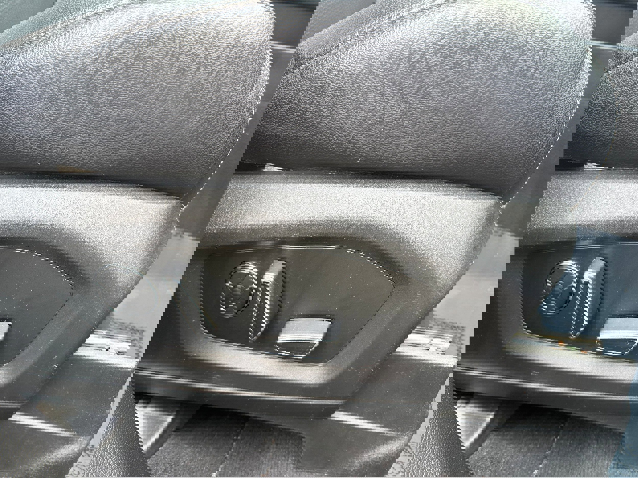 Certified 2020 Ford Explorer ST w/ Premium Technology Package image 18