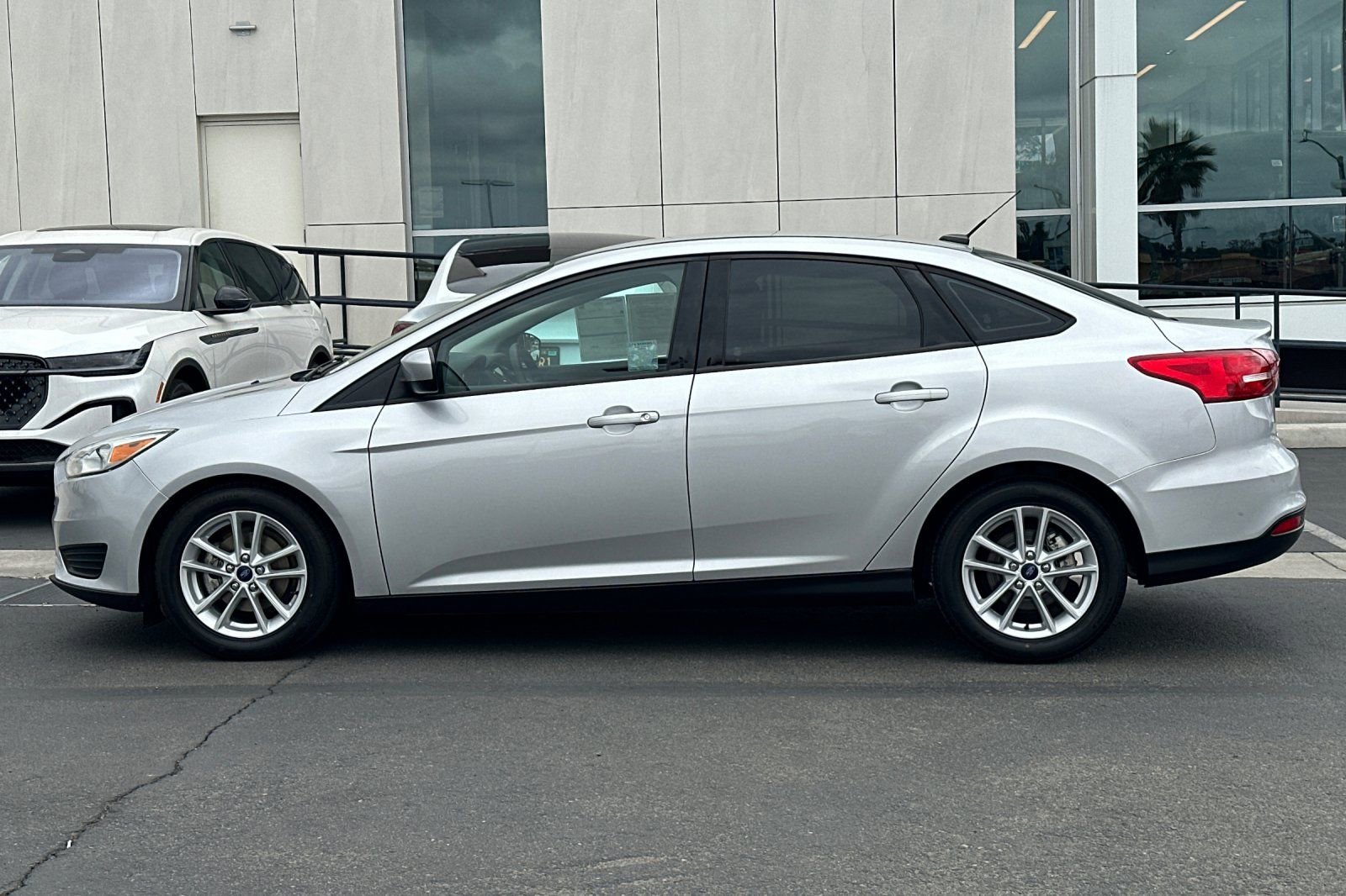 Certified 2018 Ford Focus SE FWD image 6