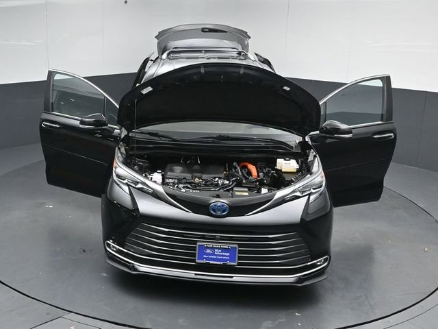 Used 2024 Toyota Sienna Platinum AWD/4WD image 53