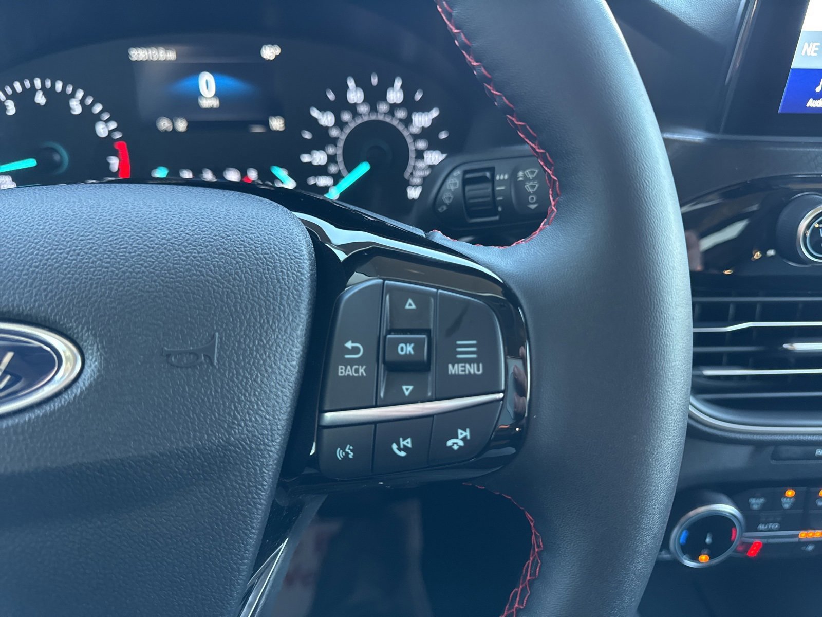 Certified 2022 Ford Escape SEL w/ SEL Stealth AWD Package image 31