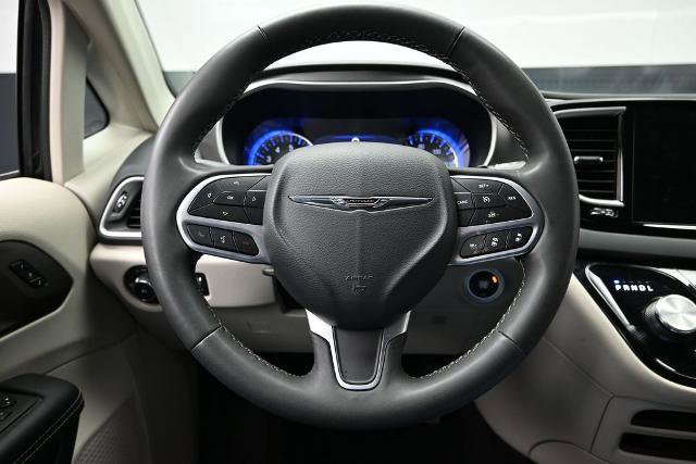 Used 2023 Chrysler Pacifica Touring-L FWD image 26