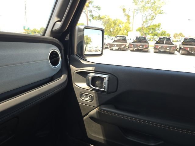 Used 2025 Jeep Wrangler Sahara w/ Safety Group AWD/4WD image 15