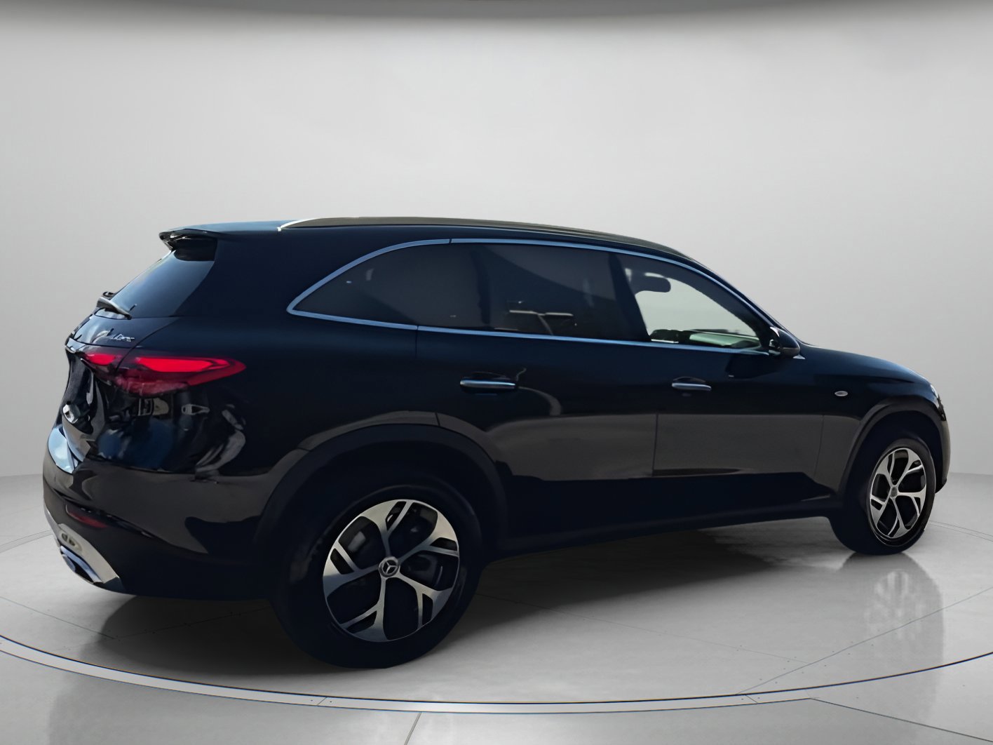 Used 2025 Mercedes-Benz GLC 350e 4MATIC image 22