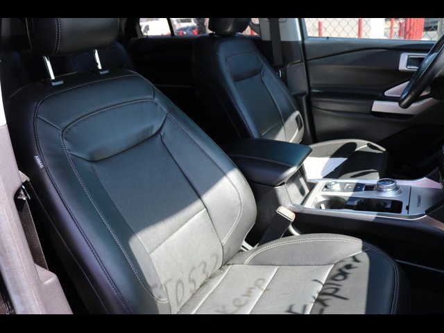 Certified 2022 Ford Explorer Limited w/ Limited Technology Package AWD/4WD image 5