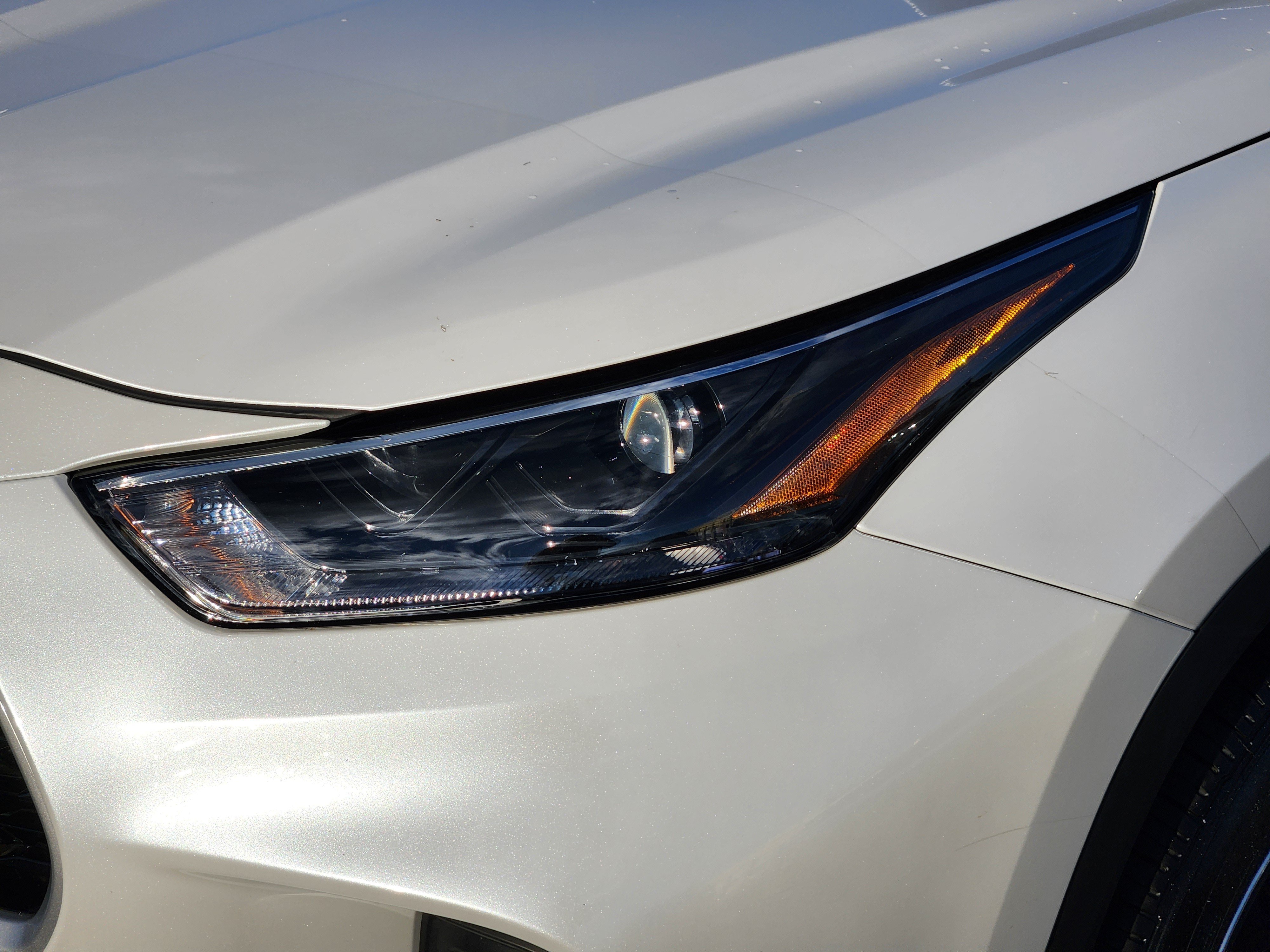 Used 2023 Toyota Highlander XLE AWD/4WD image 6