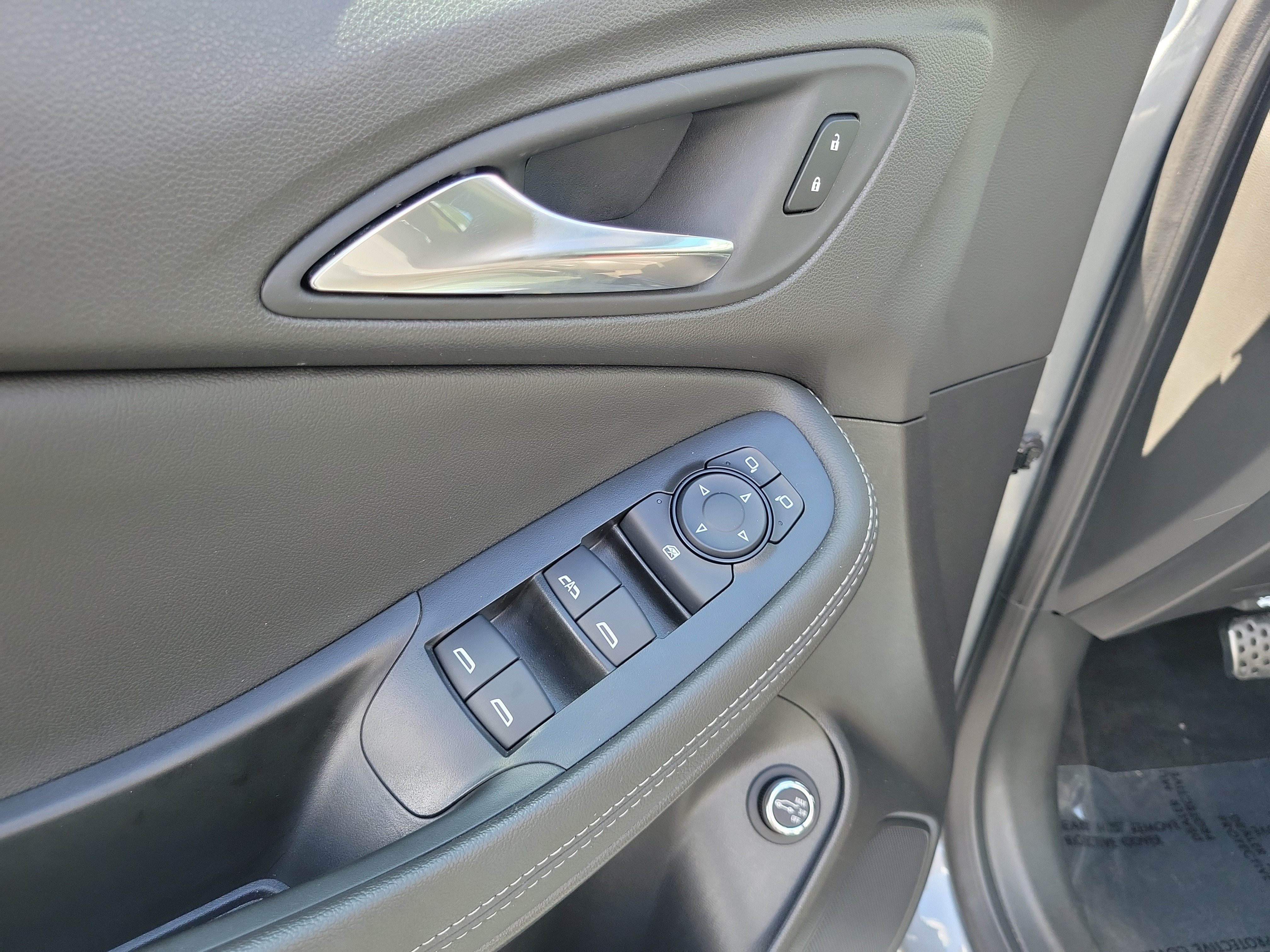 Used 2023 Buick Encore GX Select w/ Sport Touring Package FWD image 20