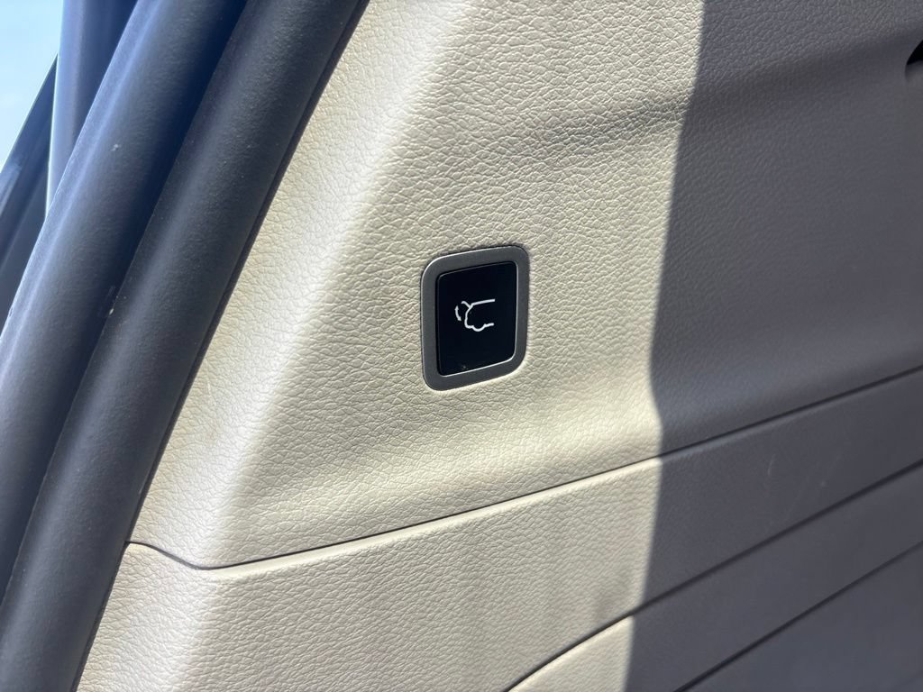 Used 2024 Chrysler Pacifica Limited FWD image 32