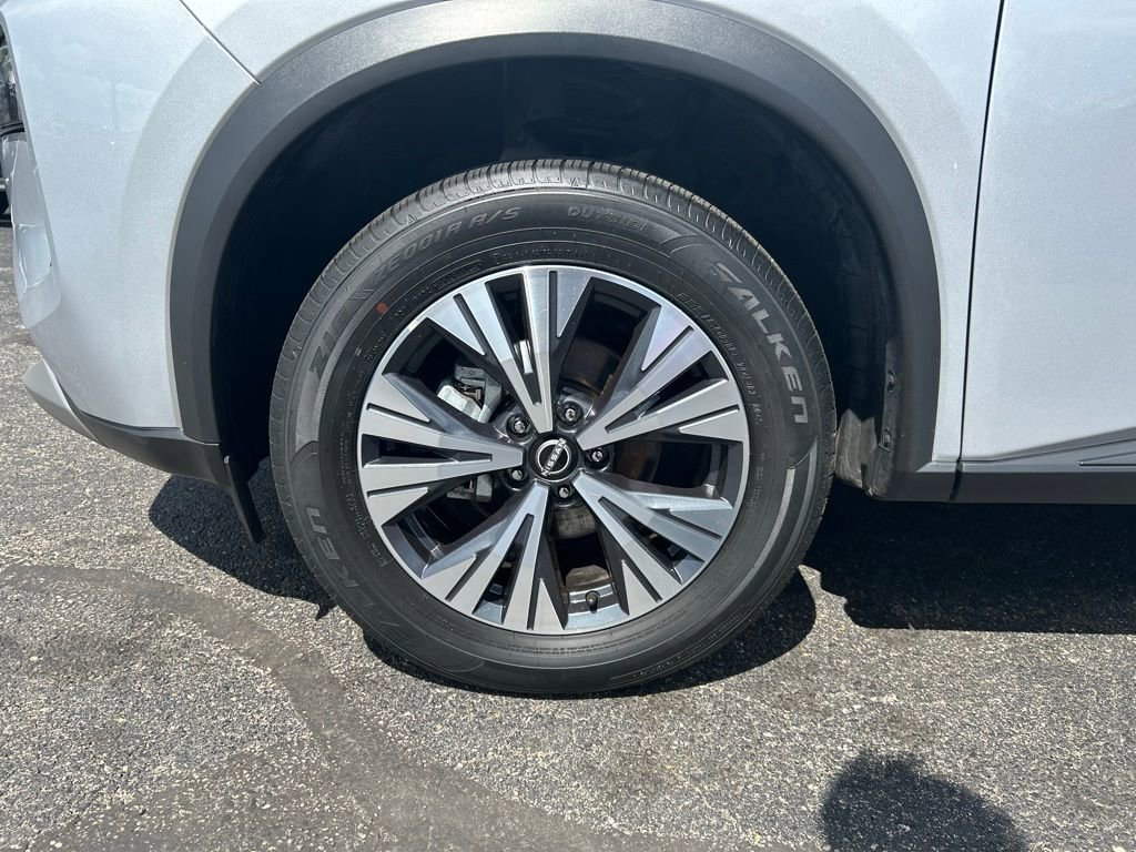 Used 2023 Nissan Rogue SV FWD image 12