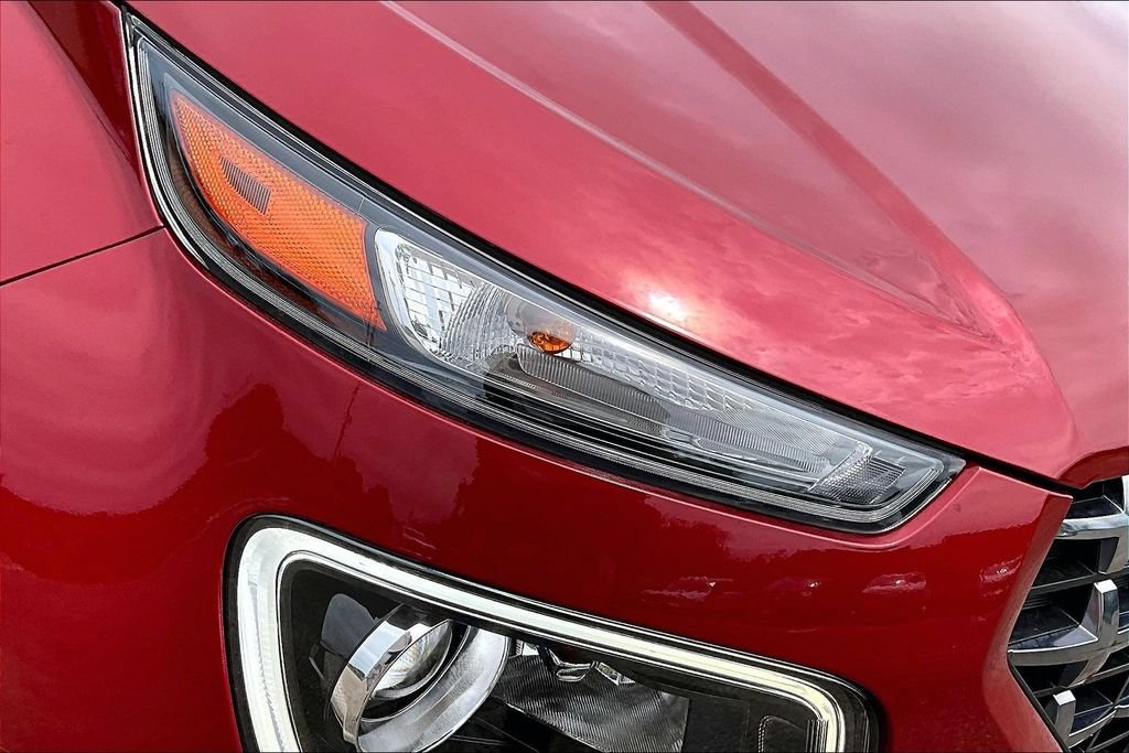 Used 2024 Hyundai Venue Limited FWD image 29