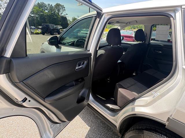 Used 2025 Nissan Rogue SV FWD image 26
