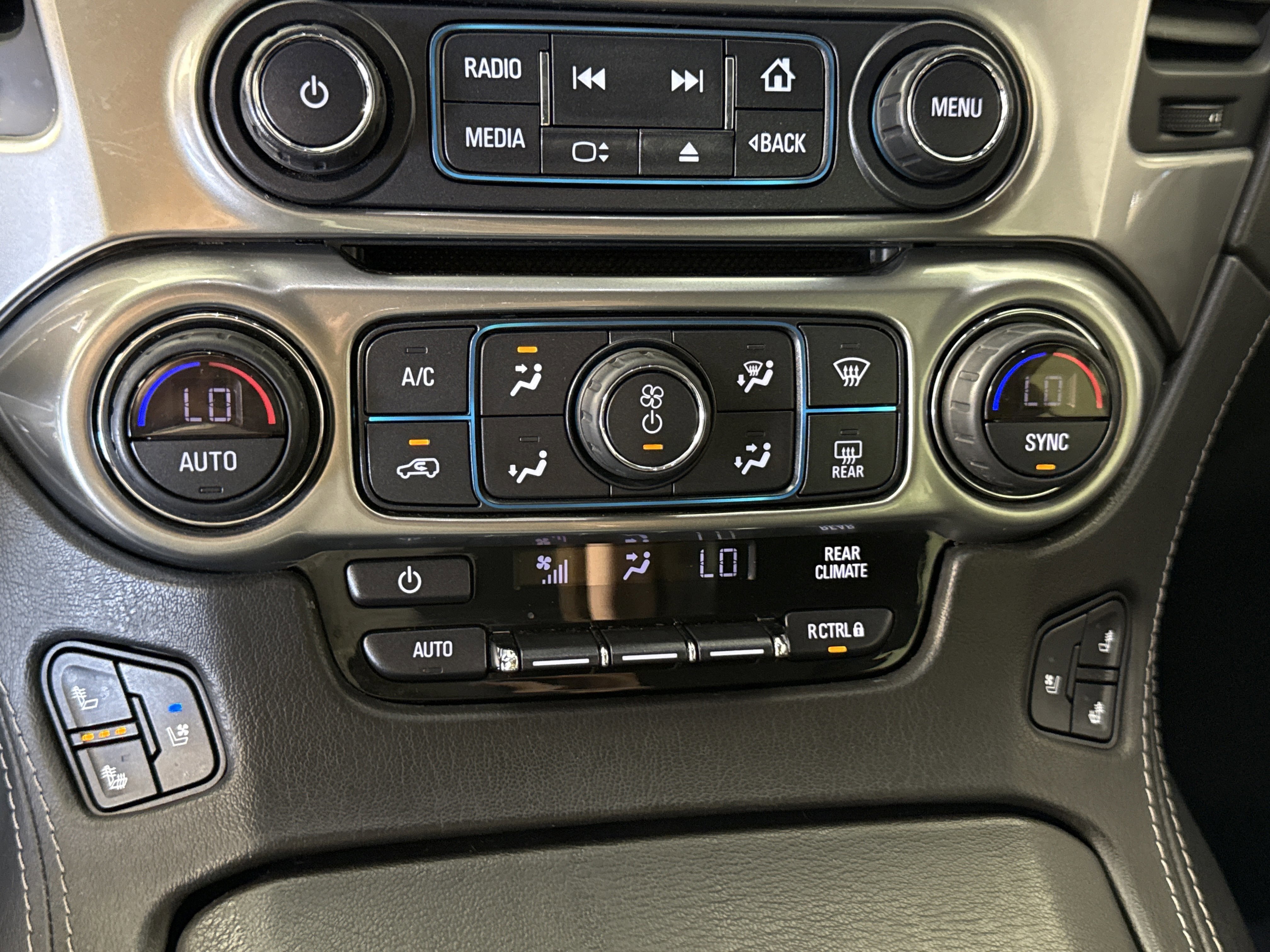 Used 2019 Chevrolet Suburban Premier image 23