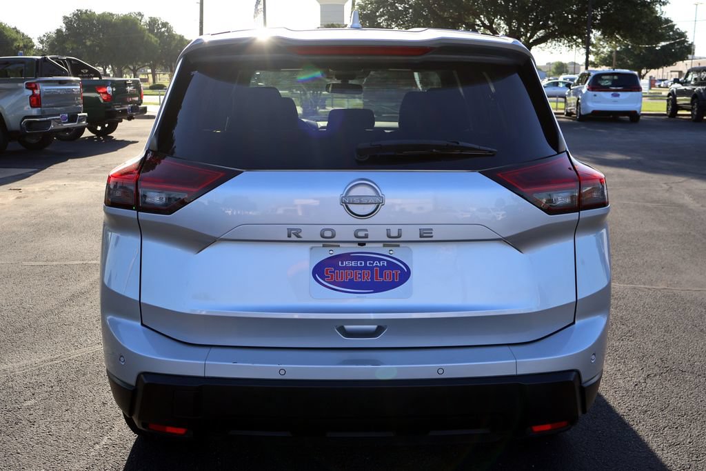 Used 2025 Nissan Rogue SV FWD image 14