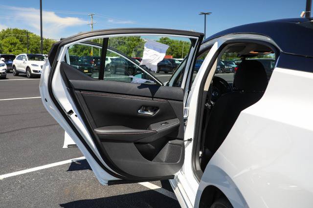 Used 2022 Nissan Sentra SR w/ Electronics Package FWD image 24