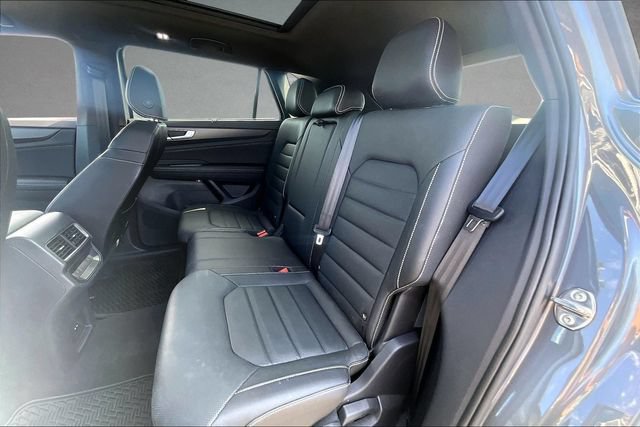 Used 2025 Volkswagen Atlas Cross Sport SEL R-Line AWD/4WD image 25