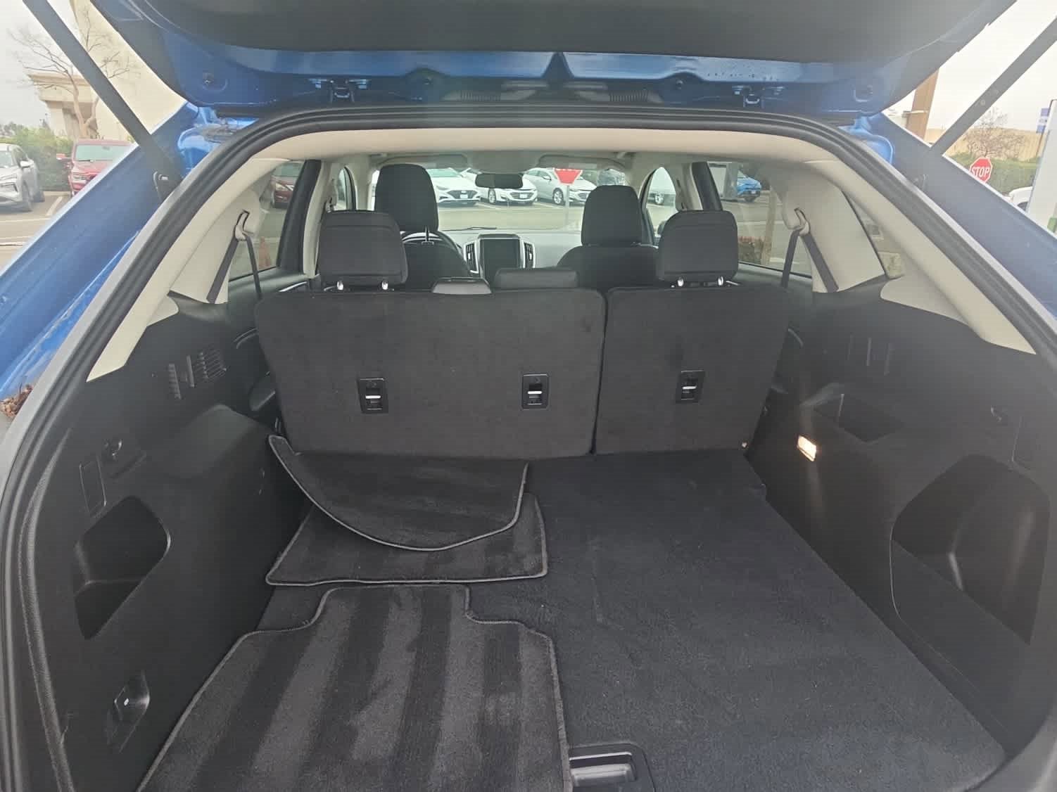 Certified 2024 Ford Edge SE w/ Black Appearance Package image 9