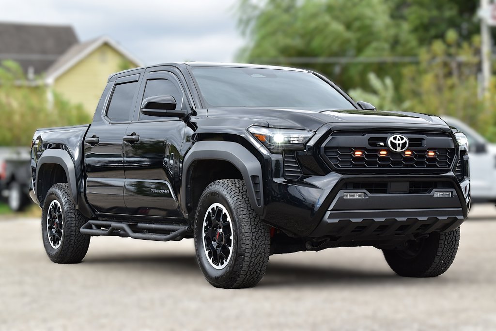 Used 2024 Toyota Tacoma TRD Off-Road AWD/4WD image 3