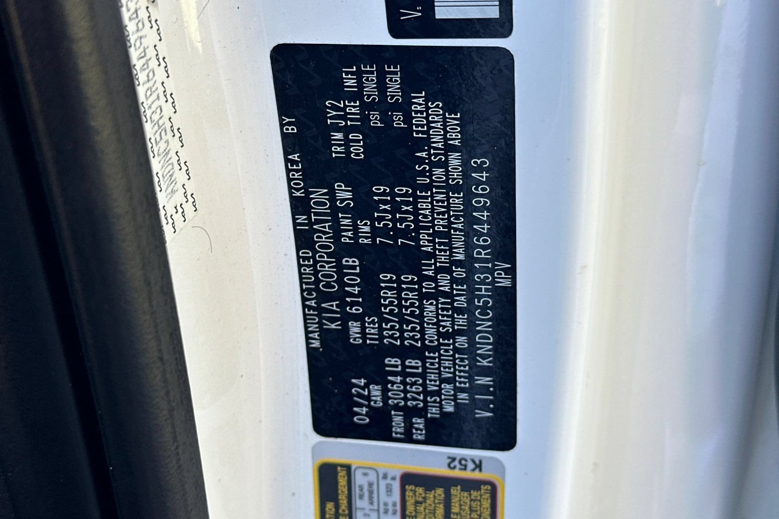 Used 2024 Kia Carnival EX FWD image 27