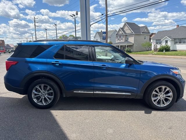 Certified 2022 Ford Explorer XLT w/ Equipment Group 202A AWD/4WD image 5