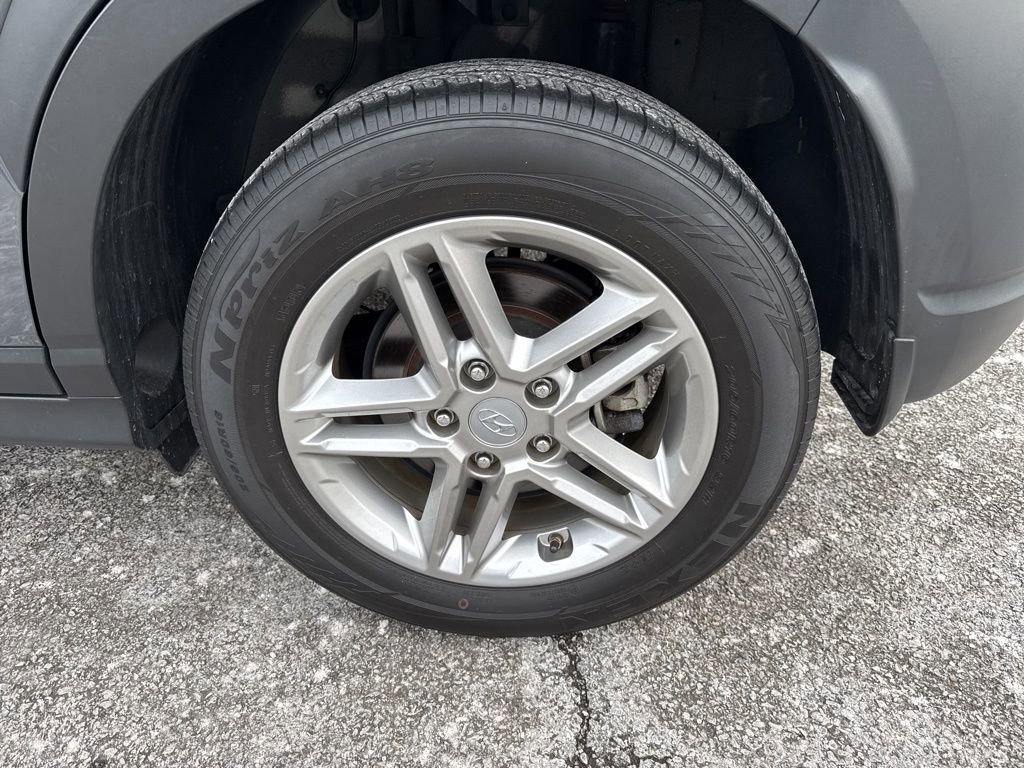 Used 2023 Hyundai Kona SE image 9