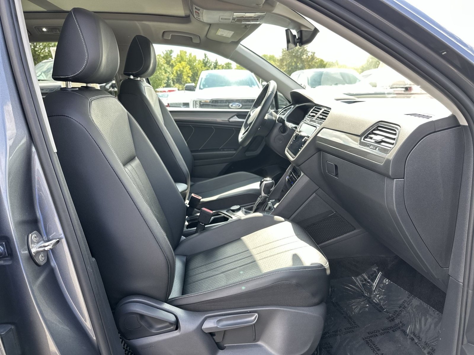 Used 2023 Volkswagen Tiguan SE w/ Panoramic Sunroof Package AWD/4WD image 28