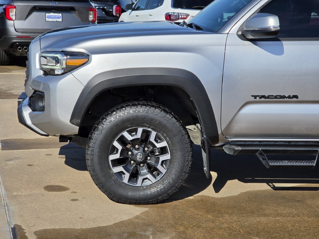 Used 2023 Toyota Tacoma TRD Off-Road w/ Technology Package AWD/4WD image 9