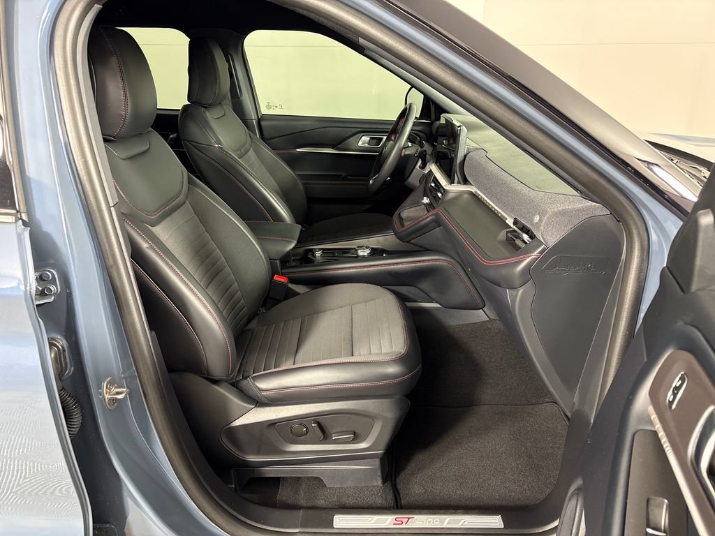 Certified 2025 Ford Explorer ST-Line RWD image 7