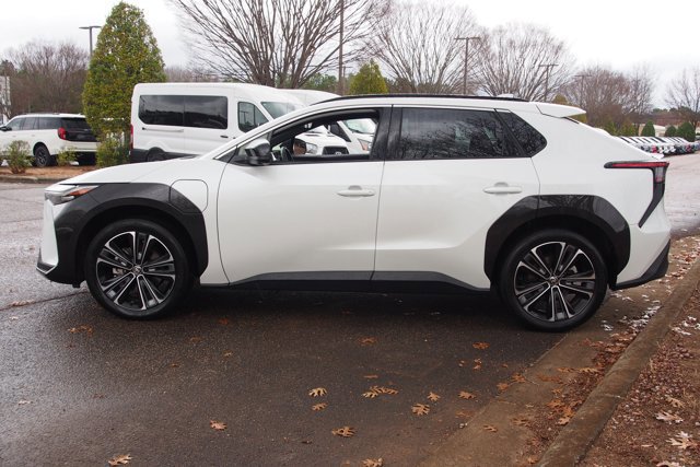 Used 2023 Toyota bZ4X FWD image 2