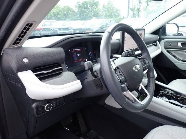 Certified 2025 Ford Explorer Platinum w/ LUX Leather Package AWD/4WD image 16
