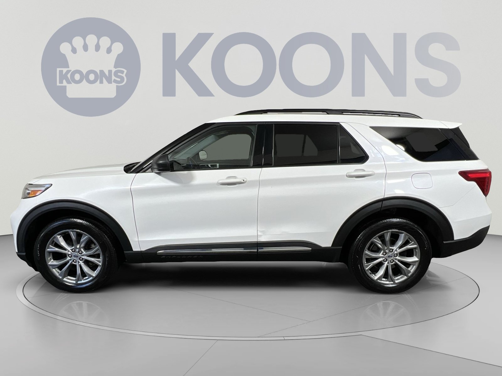 Certified 2022 Ford Explorer XLT w/ Equipment Group 202A AWD/4WD image 2