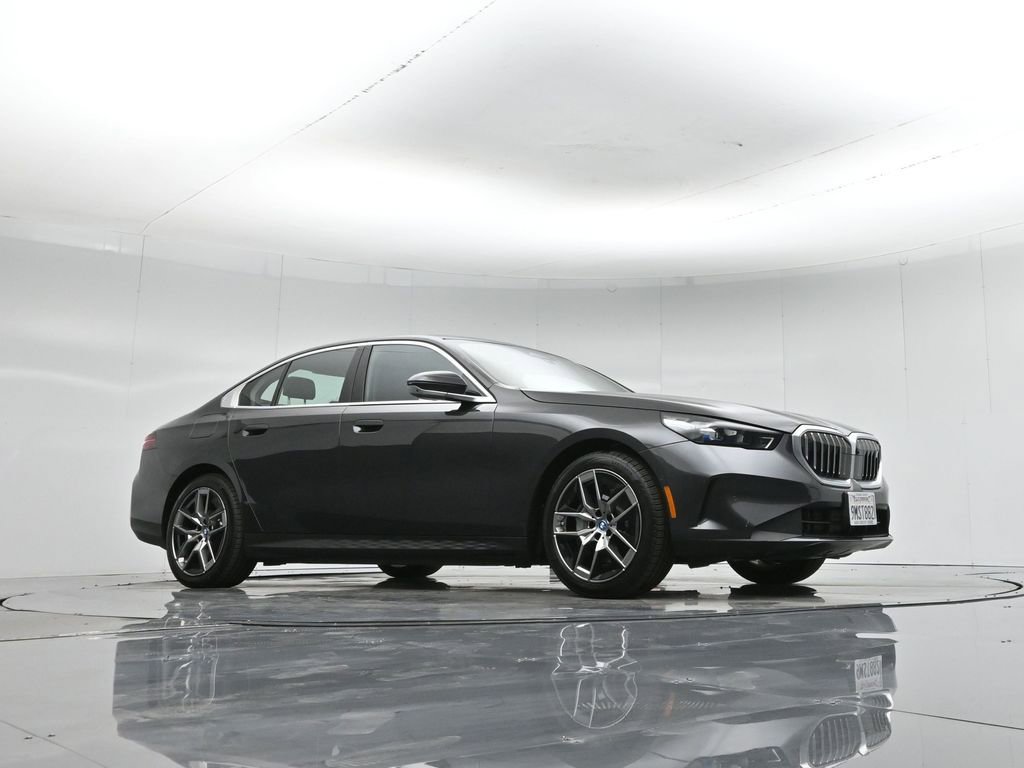 Used 2024 BMW i5 eDrive40i image 4